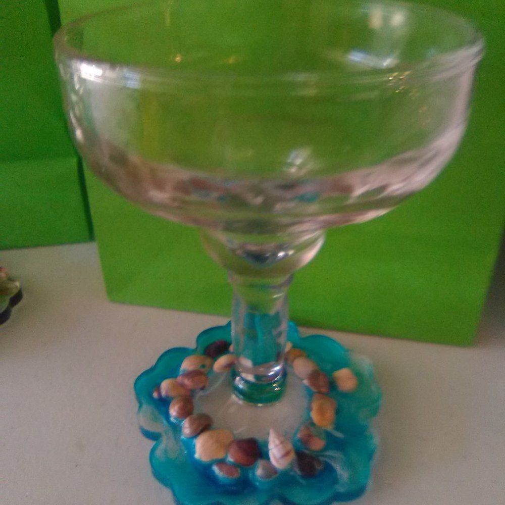 Seashell Margarita Glass with attached Coaster